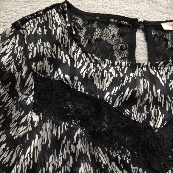 NWOT Forever 21 Sheer, Lace Cut Blouse - Picture 4 of 6